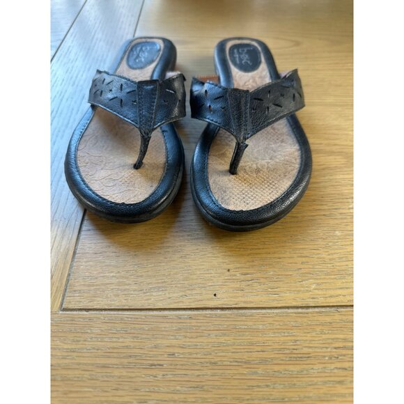 B.O.C. Size 6 Leather Womens Thong Sandals Slip On Cushioned Soles Black - Picture 3 of 6